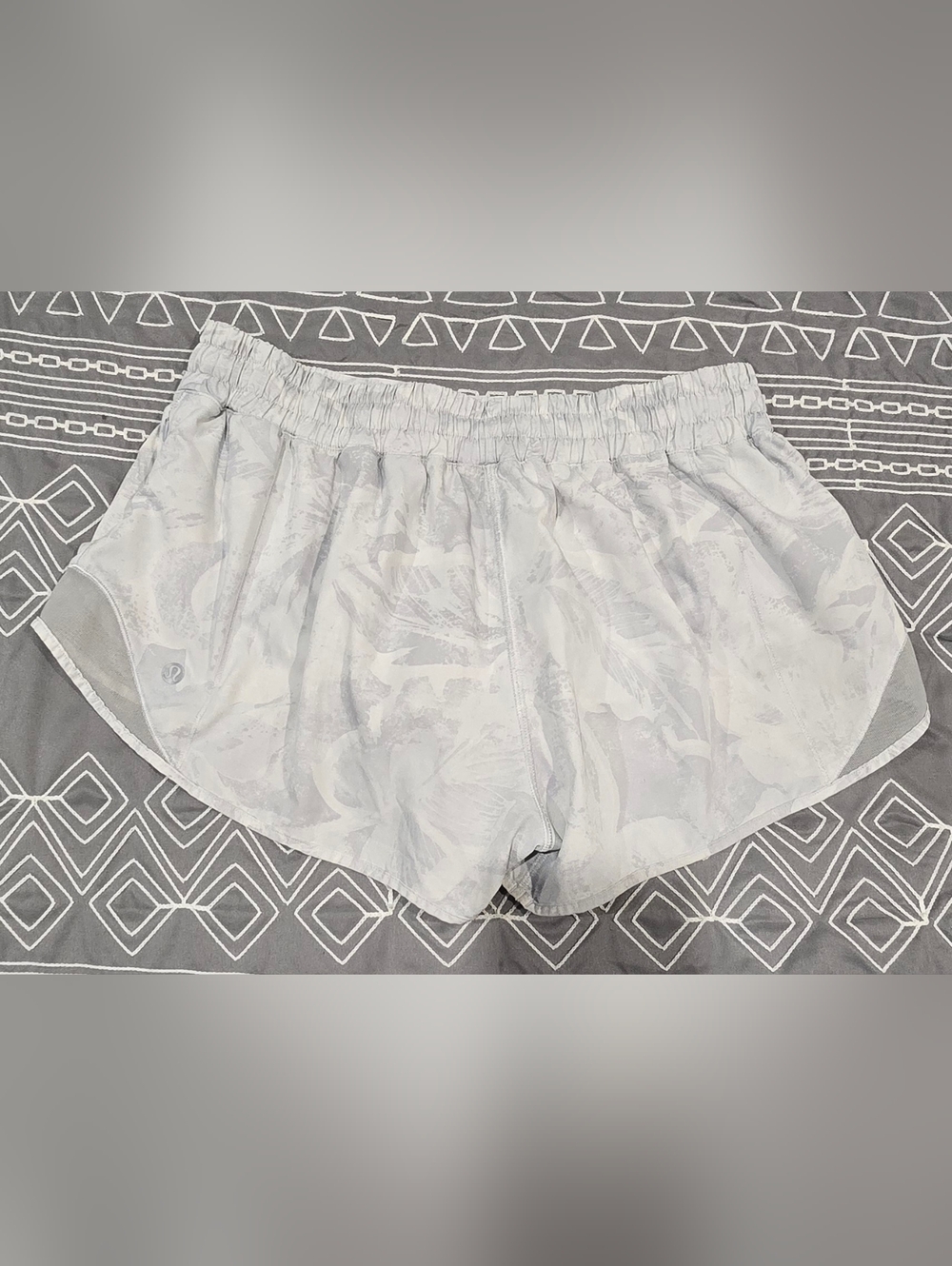 Lululemon Hotty Hot Lined Shorts Size 10 - Picture 5 of 7